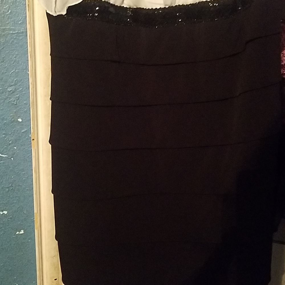 Dress - Picture 2 of 4